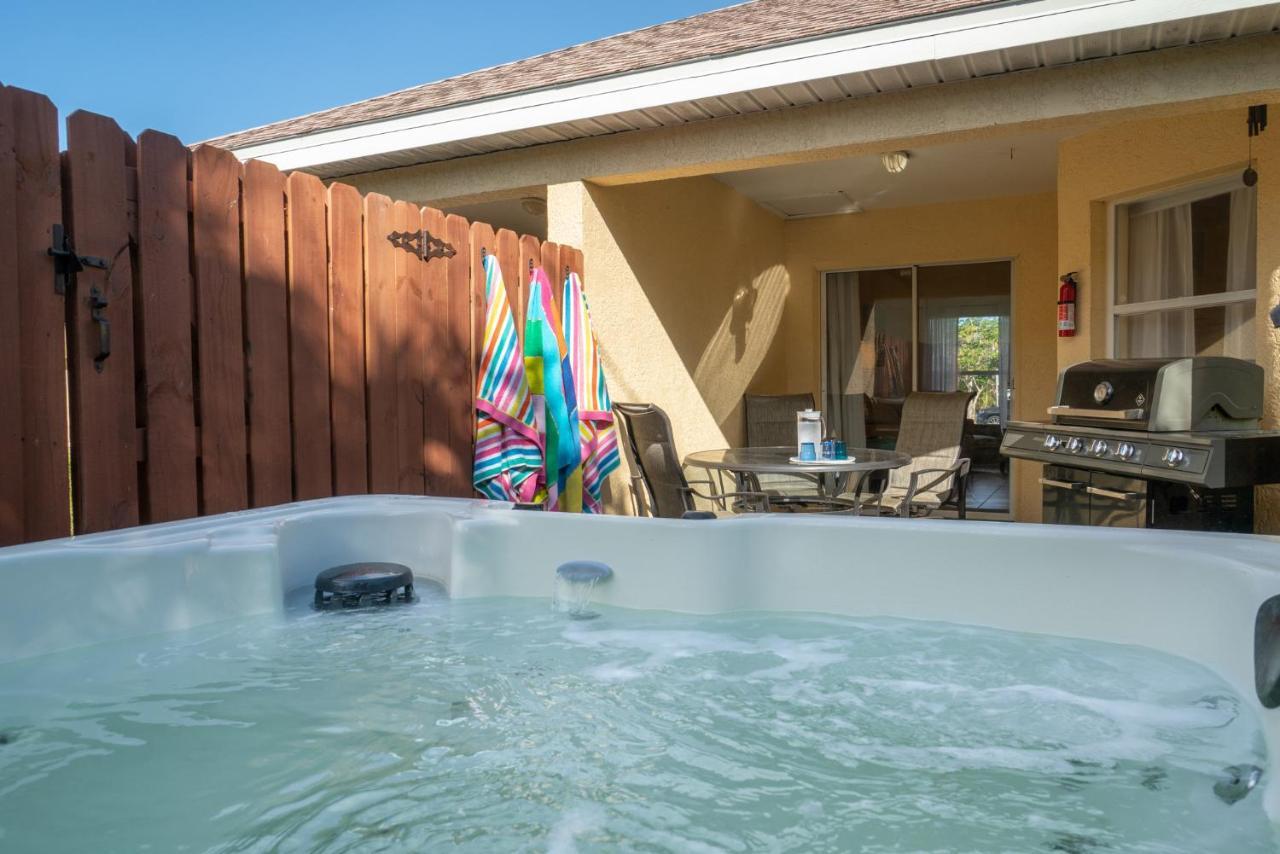 Heart Of The Waves - 3Br & 2Ba Beach Retreat - New Hot Tub - Outside Patio With Grill & Seating, Steps To Fun! Μελβούρνη Εξωτερικό φωτογραφία