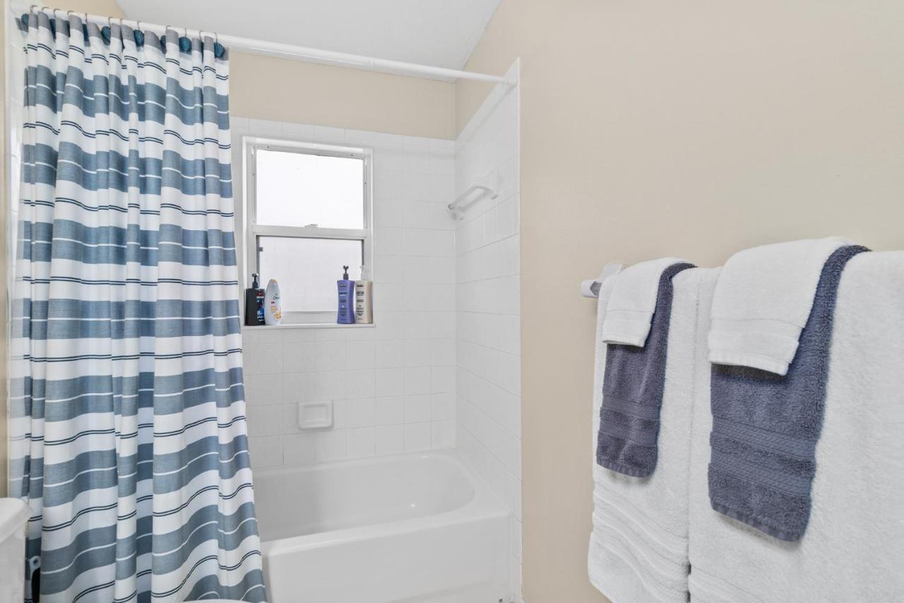 Heart Of The Waves - 3Br & 2Ba Beach Retreat - New Hot Tub - Outside Patio With Grill & Seating, Steps To Fun! Μελβούρνη Εξωτερικό φωτογραφία