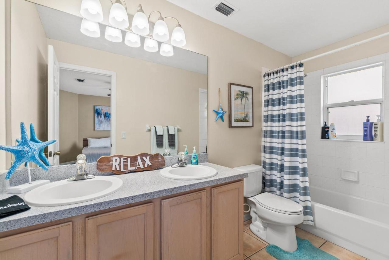 Heart Of The Waves - 3Br & 2Ba Beach Retreat - New Hot Tub - Outside Patio With Grill & Seating, Steps To Fun! Μελβούρνη Εξωτερικό φωτογραφία
