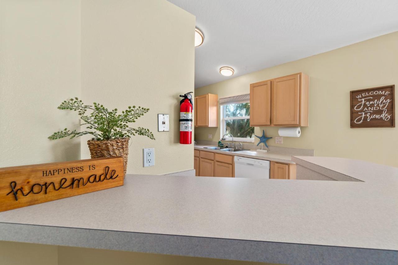 Heart Of The Waves - 3Br & 2Ba Beach Retreat - New Hot Tub - Outside Patio With Grill & Seating, Steps To Fun! Μελβούρνη Εξωτερικό φωτογραφία