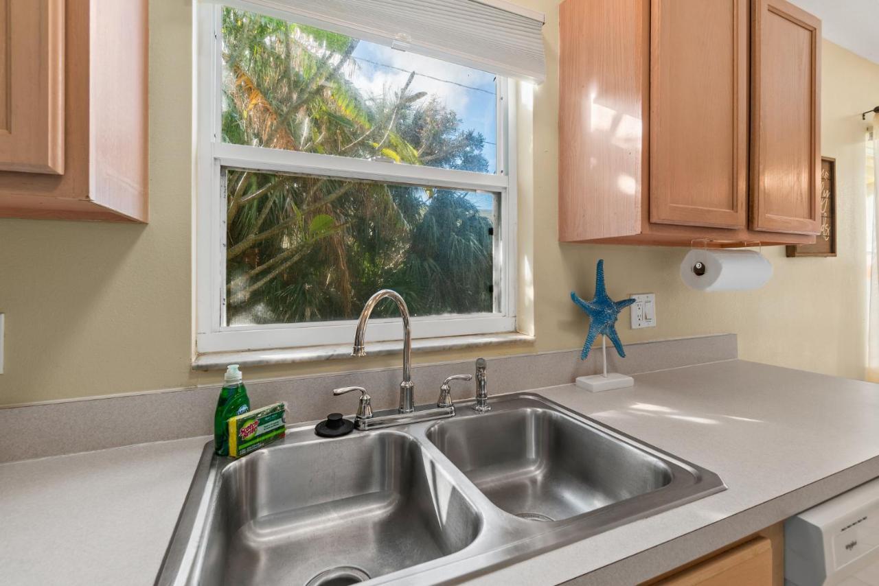 Heart Of The Waves - 3Br & 2Ba Beach Retreat - New Hot Tub - Outside Patio With Grill & Seating, Steps To Fun! Μελβούρνη Εξωτερικό φωτογραφία